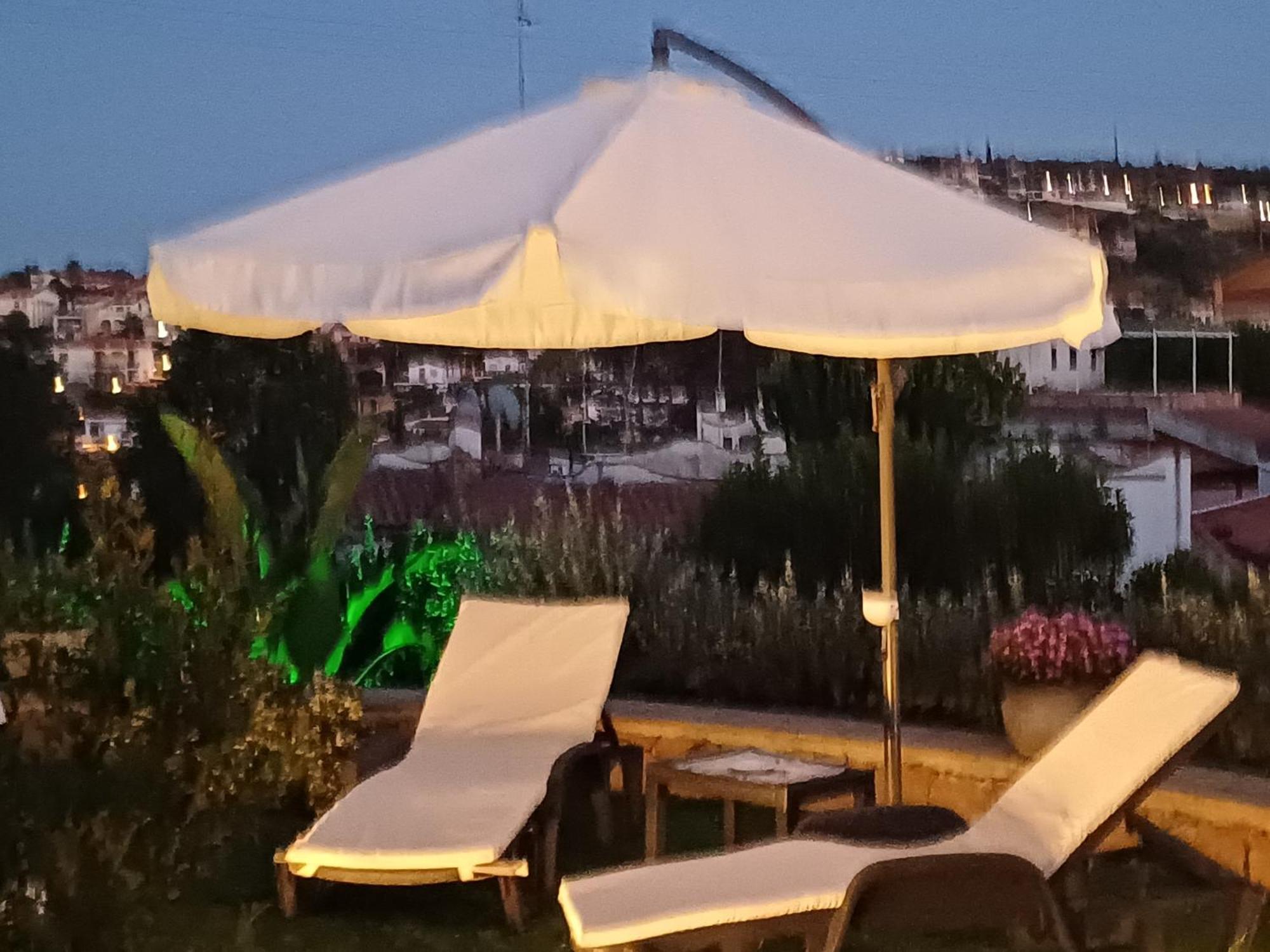 Casa Maya Brucoli Bilik gambar